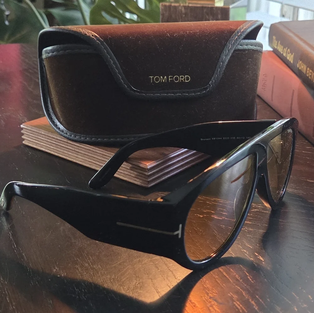 NWOT Tom Ford Black & Gold Aviator Sunglasses, Velvet Case Included